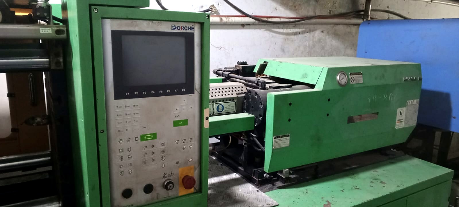  Borche Injection Molding Machine Horizontal 1500KN 830X800mm Space Between Tie Bars and 100mm Screw Diameter